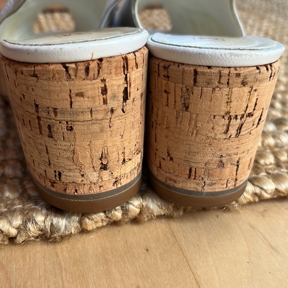 Vintage Bruno Magli white leather slingback heels with cork soles, size 6.5 C - Picture 7 of 11